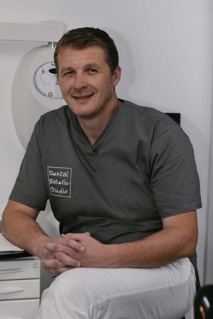 Zoran Ivasocić oral surgeon